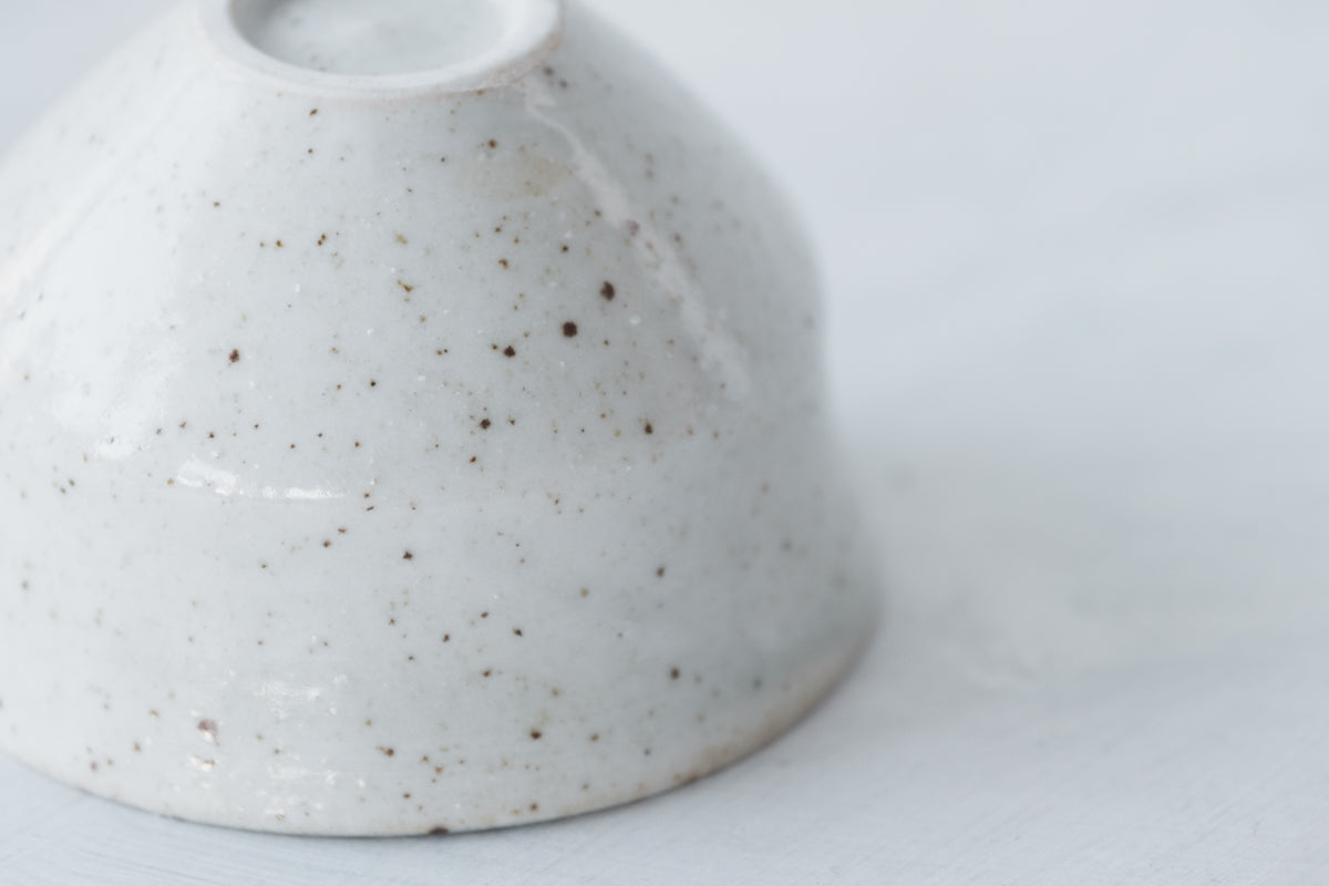 白磁茶杯 (灰釉)