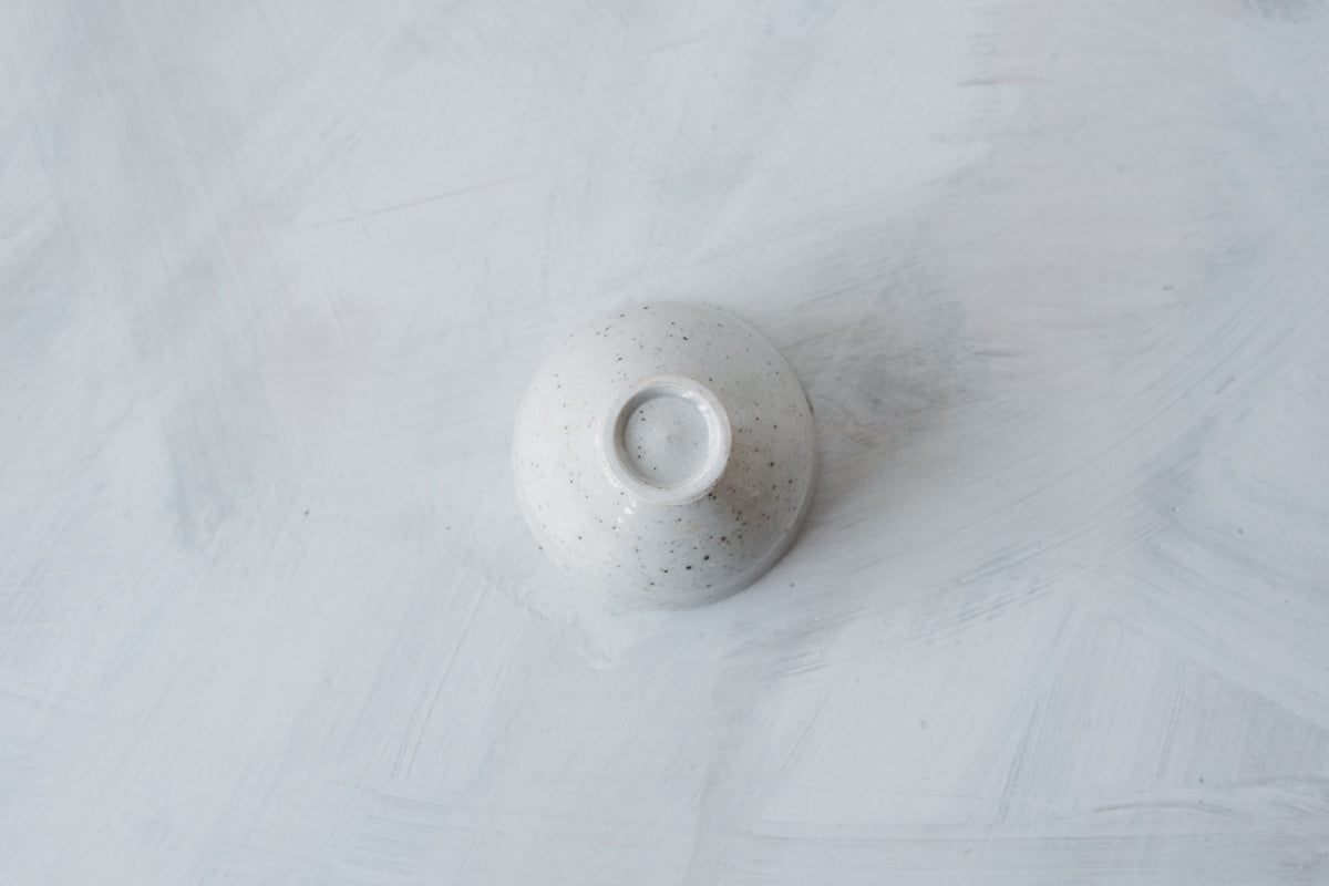 白磁茶杯 (灰釉)