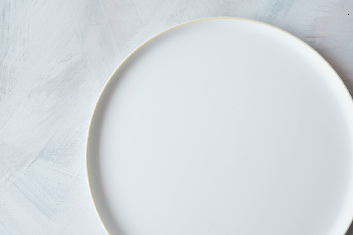 S&B Flat Plate 220 Plain White / Yellow