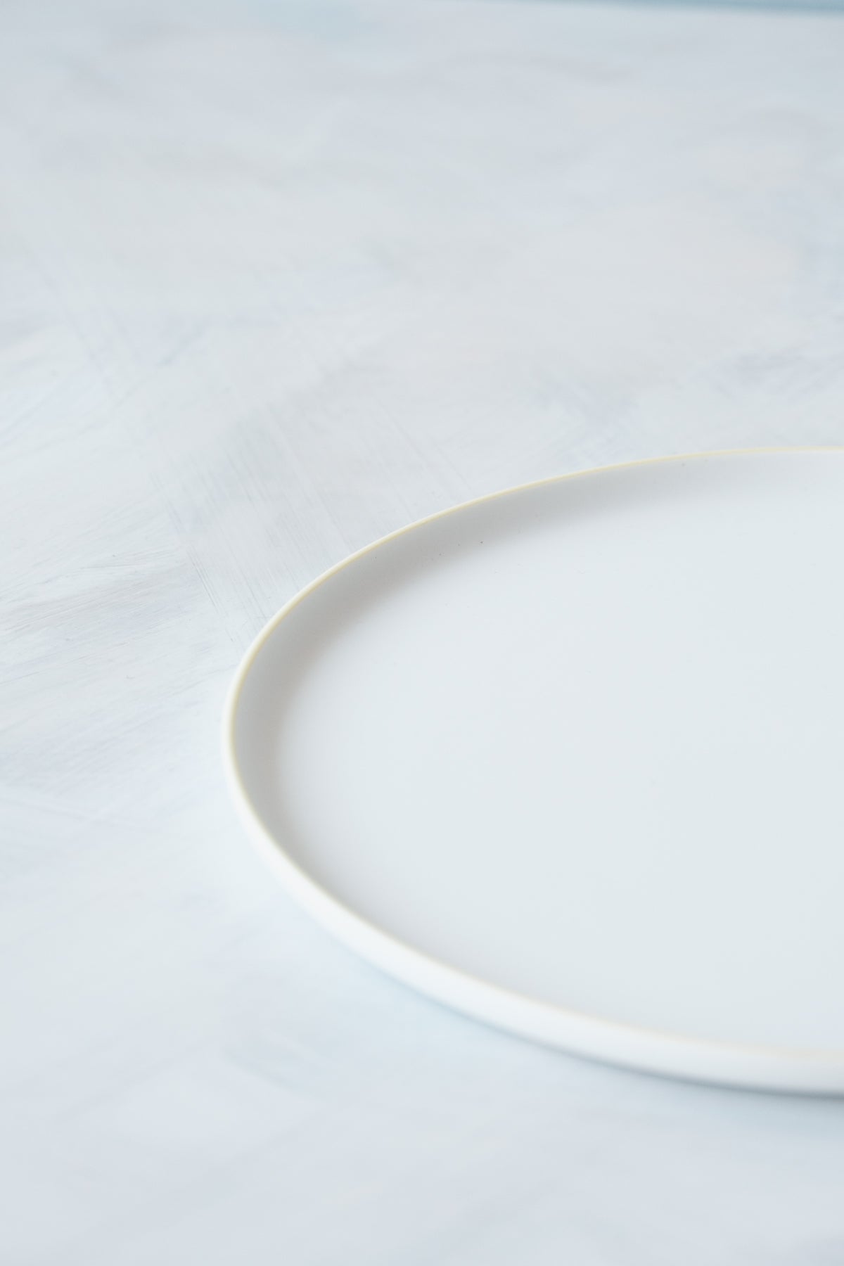 S&B Flat Plate 220 Plain White / Yellow