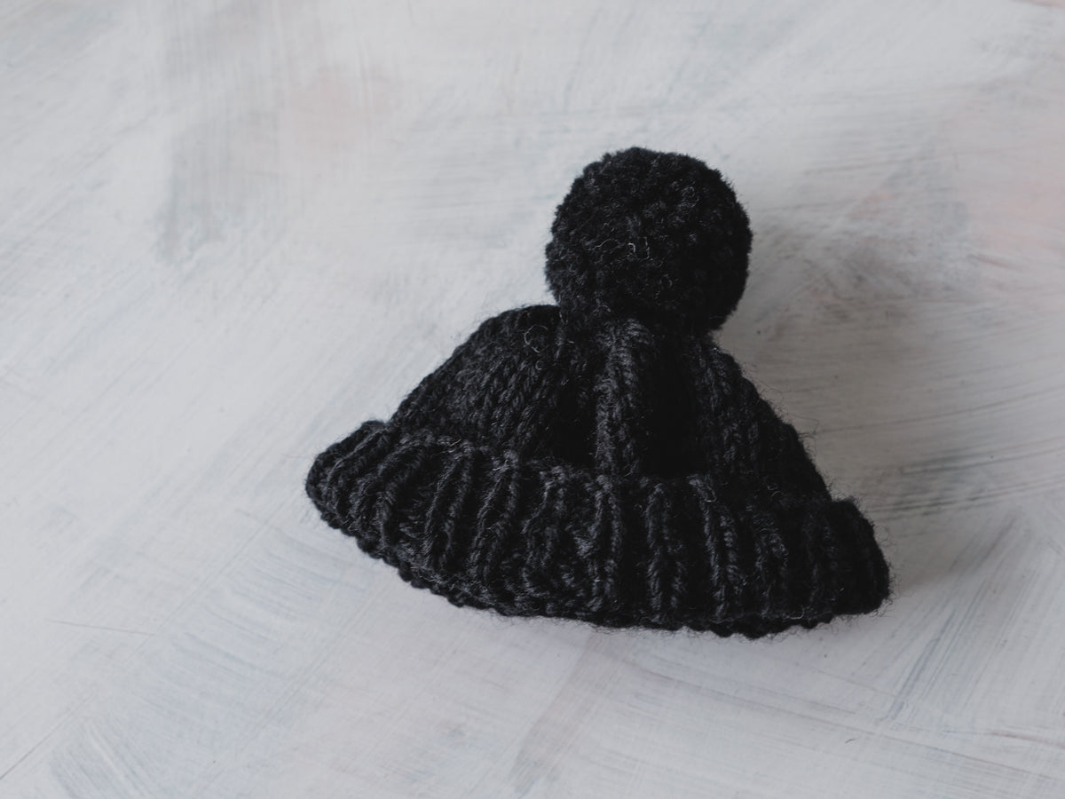 bear minimal knit cap