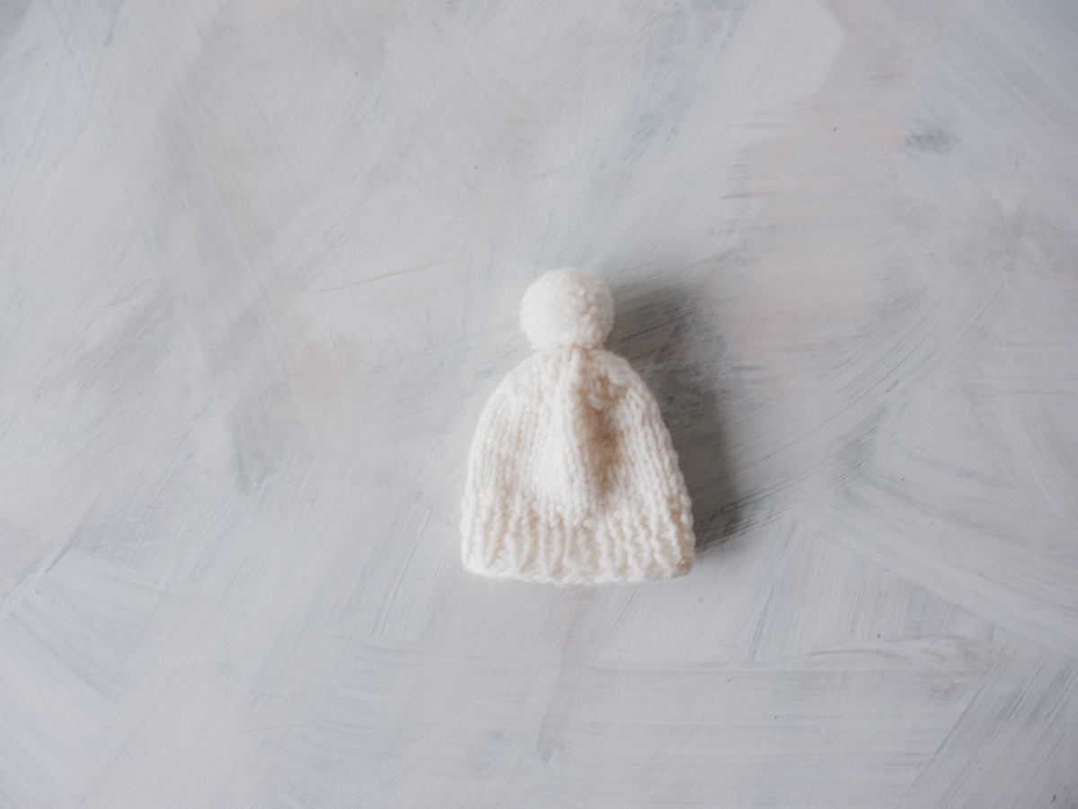 bear minimal knit cap