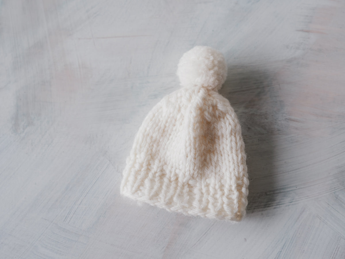 bear minimal knit cap