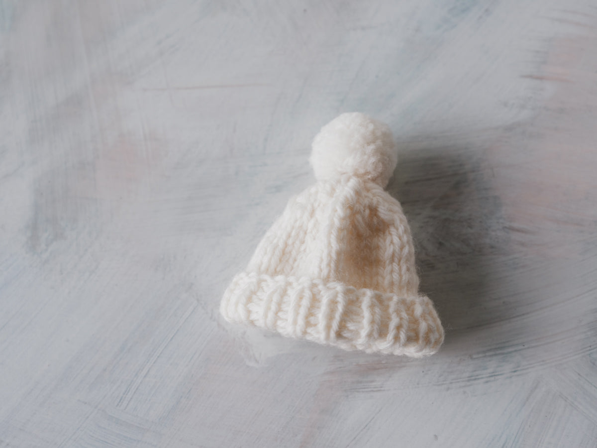 bear minimal knit cap