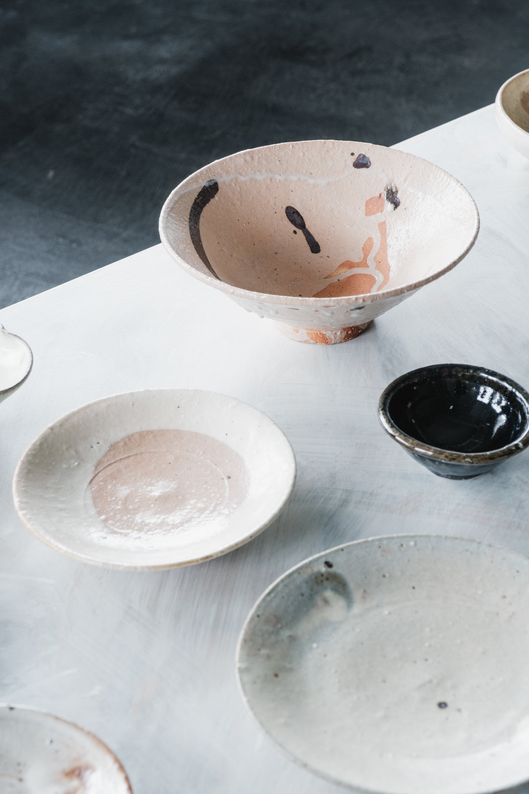 美しい呉須の深みと艶 出西窯 縁鉄砂呉須釉皿 5寸